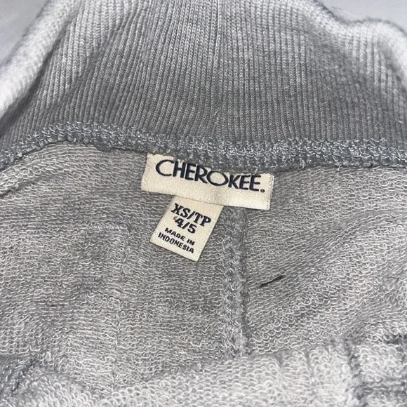 Gently use boys Cherokee short size 4/5 - Picture 2 of 3